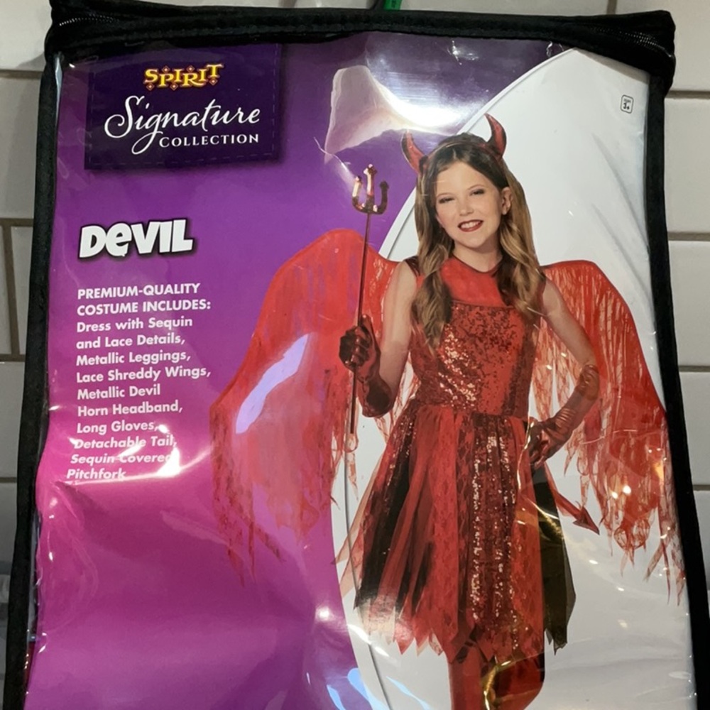 👹 Spirit Devil girl costume size large.